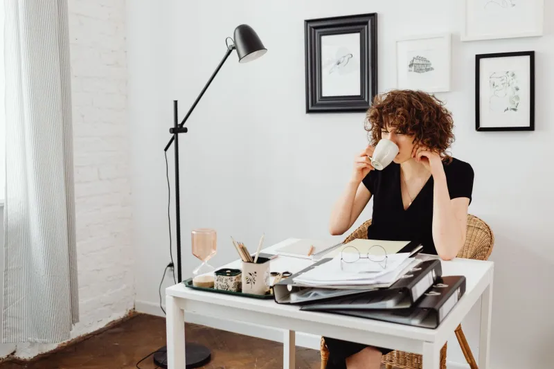 Before You Say Yes: The Quiet Power of Making People Wait for Your Answer